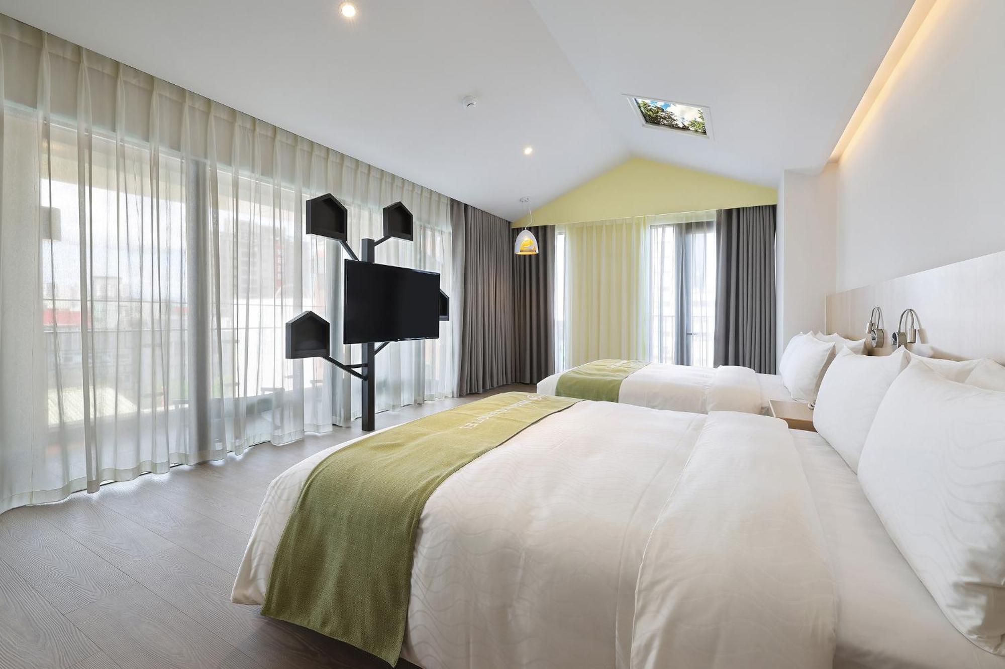 Check Inn Magi Kids Hotel Лодун Номер фото